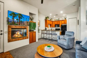 Refreshed 1BR Villa- Steps to Old Town La Quinta